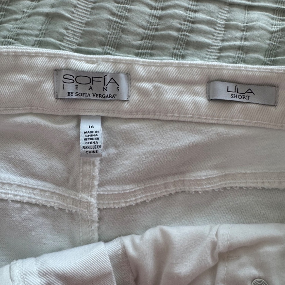 White Sofia Jean Shorts - Picture 5 of 5